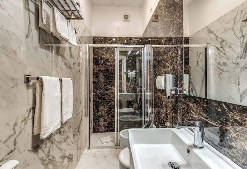 اتاق خانوادگی, Relais Fontana Di Trevi