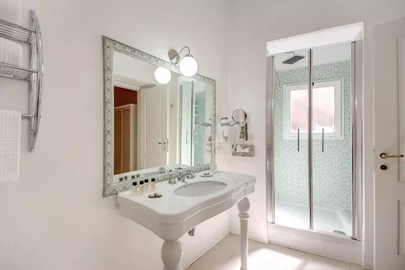 اتاق سوپریور, Relais Fontana Di Trevi