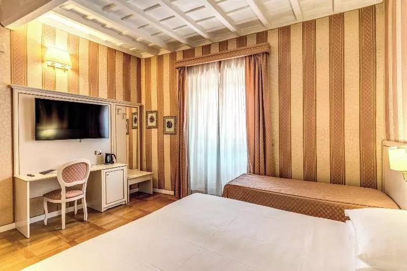 اتاق سوپریور, Relais Fontana Di Trevi