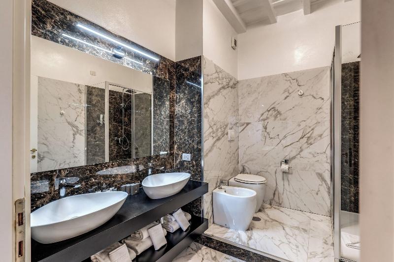 חדר סטנדרט לשלושה, Relais Fontana Di Trevi