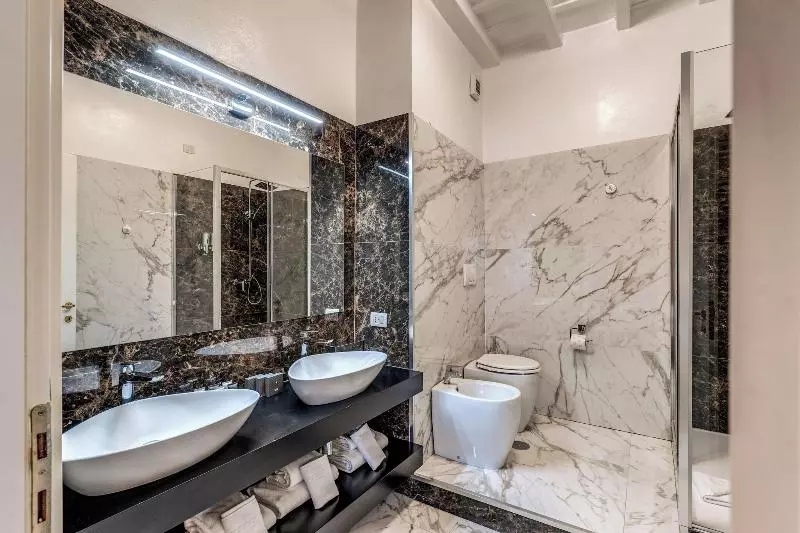 اتاق استاندارد سه نفره, Relais Fontana Di Trevi