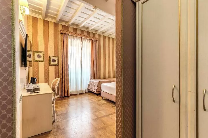 اتاق استاندارد سه نفره, Relais Fontana Di Trevi