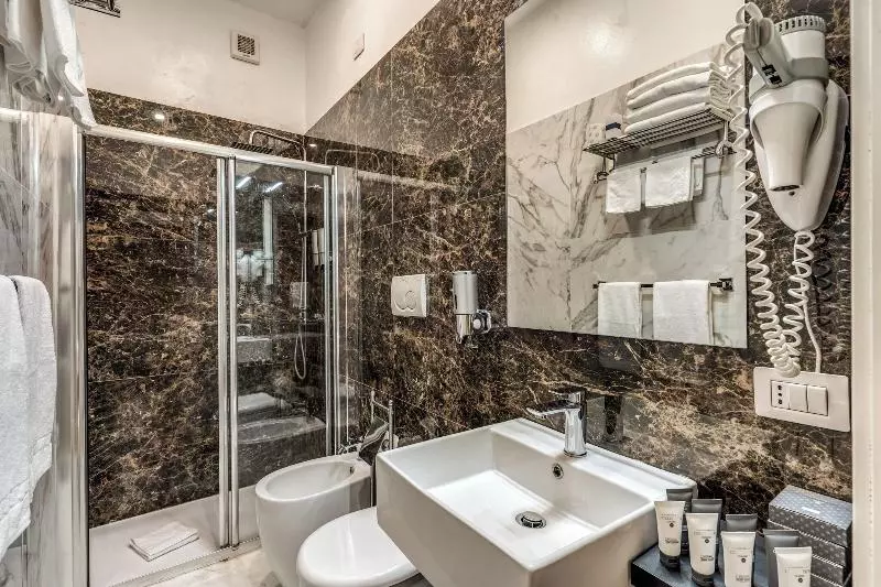 اتاق خانوادگی, Relais Fontana Di Trevi