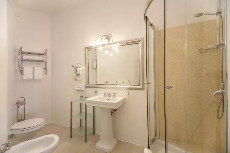 اتاق خانوادگی, Relais Fontana Di Trevi