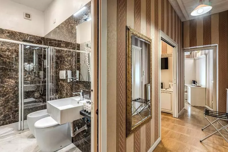 اتاق خانوادگی, Relais Fontana Di Trevi