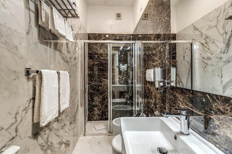 اتاق خانوادگی, Relais Fontana Di Trevi