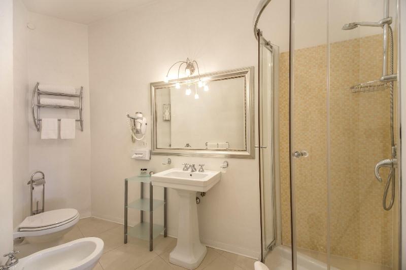 חדר סטנדרט לשלושה, Relais Fontana Di Trevi