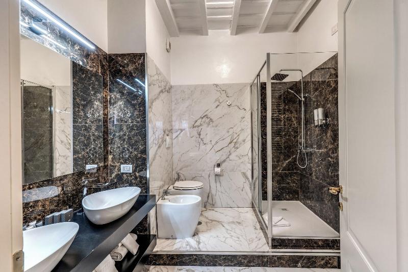 اتاق استاندارد سه نفره, Relais Fontana Di Trevi