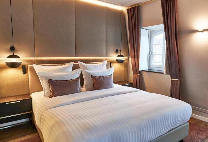 스위트, Steigenberger Hotel De Saxe