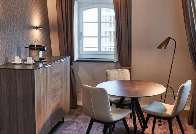 스위트, Steigenberger Hotel De Saxe