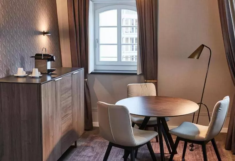 スイート, Steigenberger Hotel De Saxe