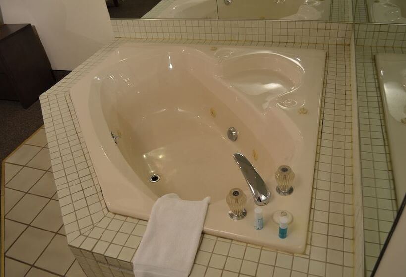 豪华房间, Super 8 By Wyndham Niagara Falls By The Falls