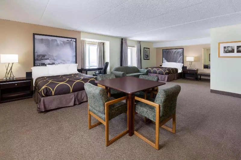 Deluxe-huone, Super 8 By Wyndham Niagara Falls By The Falls