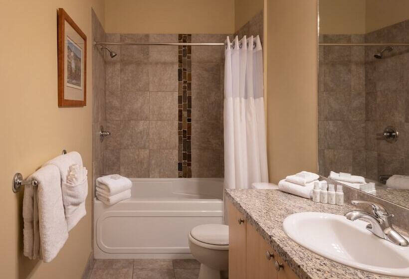 マウンテンビュースイート, The Cove Lakeside Resort