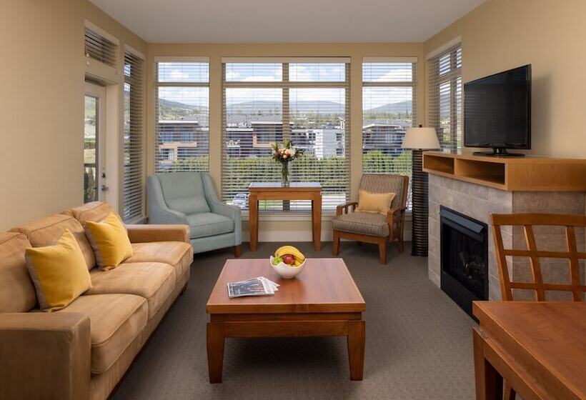 マウンテンビュースイート, The Cove Lakeside Resort