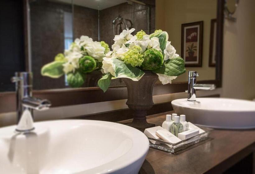 جناح, Vallea Bromont