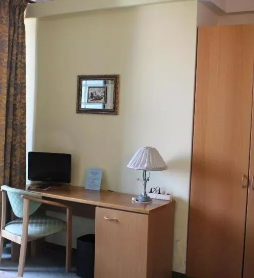 اتاق استاندارد سه نفره, Ascot Lodging