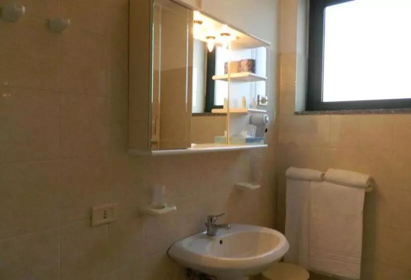 اتاق اکونومی, Ascot Lodging