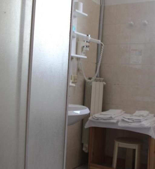 Семейный Номер, Ascot Lodging