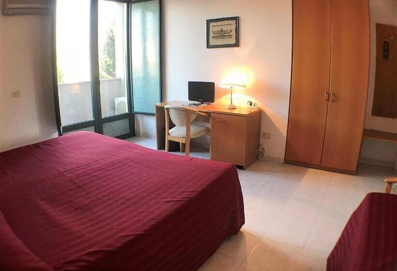 Номер Стандарт Трехместный, Ascot Lodging