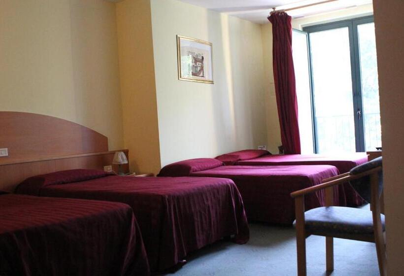 4인용 스탠다드 룸, Ascot Lodging