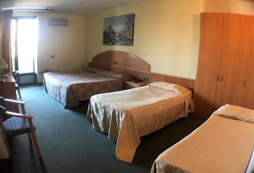 Четырехместный Номер Стандарт, Ascot Lodging