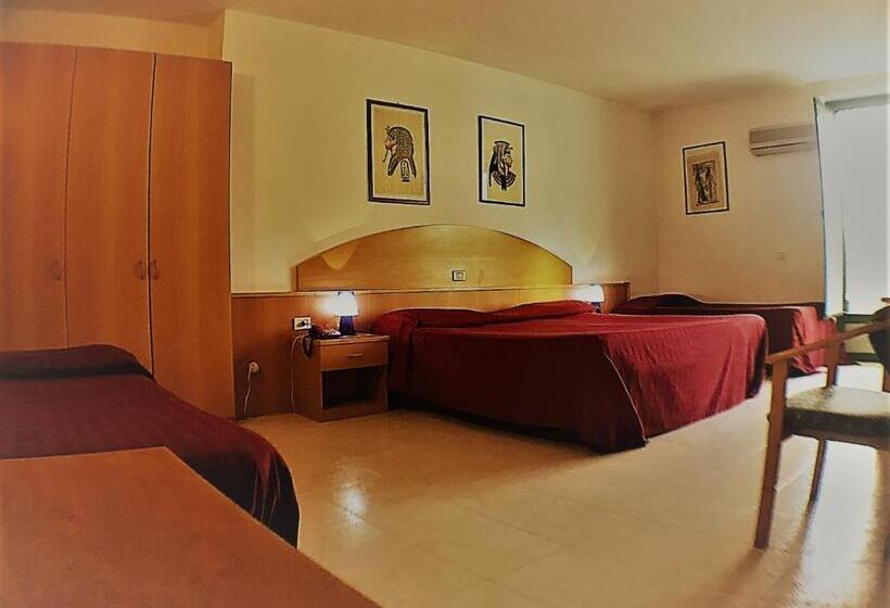 Четырехместный Номер Стандарт, Ascot Lodging