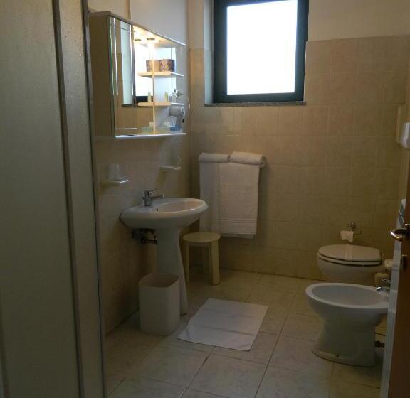 Семейный Номер, Ascot Lodging