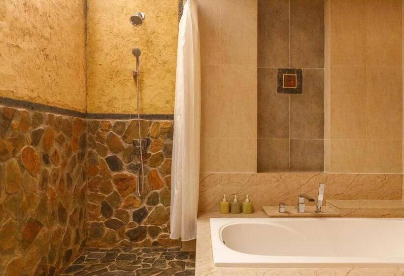 Superior bungalow garden view