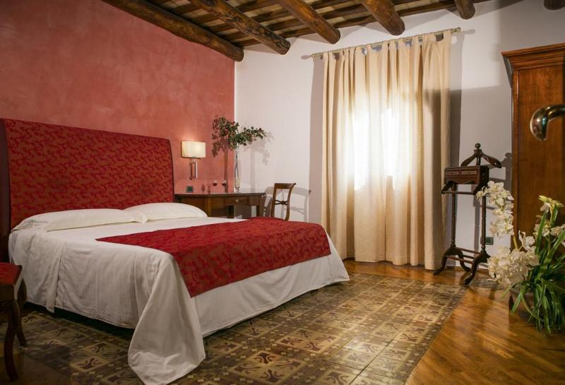 スタンダードルーム, Carmine