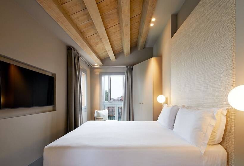 اتاق استاندارد با چشم‌انداز, Dei Dragomanni