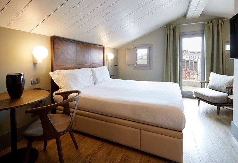 اتاق استاندارد با چشم‌انداز, Dei Dragomanni