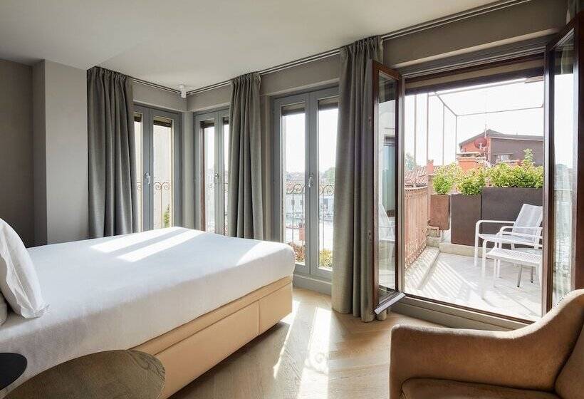 اتاق استاندارد با چشم‌انداز, Dei Dragomanni