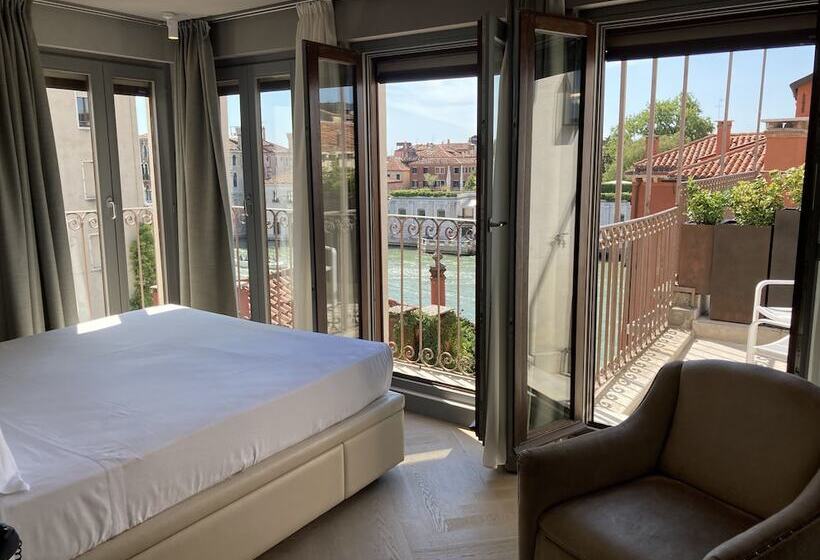 اتاق استاندارد با چشم‌انداز, Dei Dragomanni