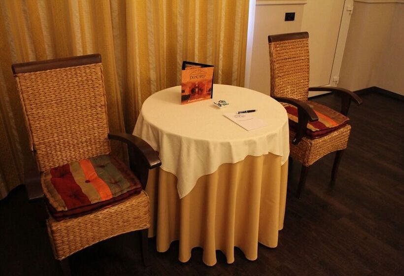 带按摩浴盆的套房, Don Carlo