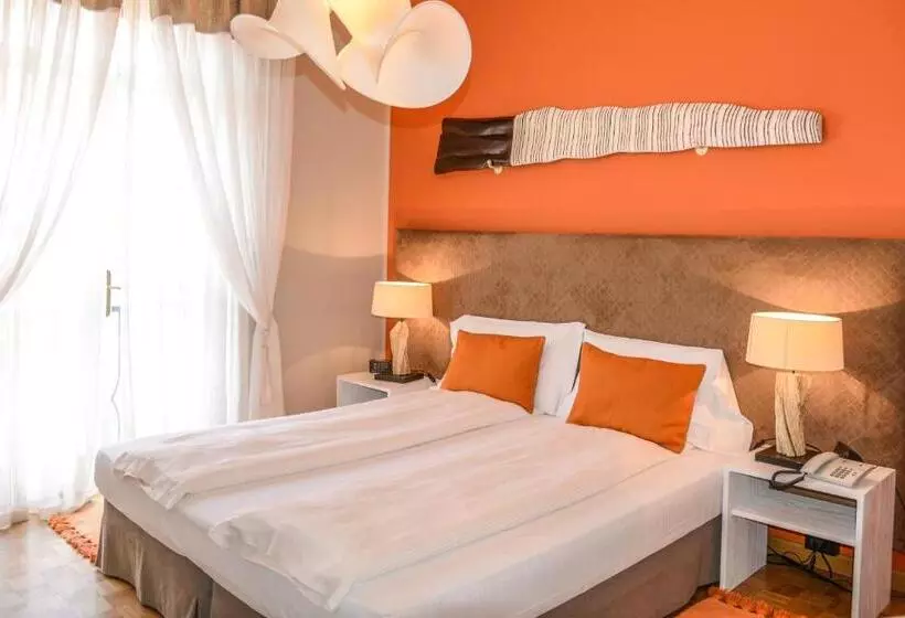 Standard-huone, Flaminia
