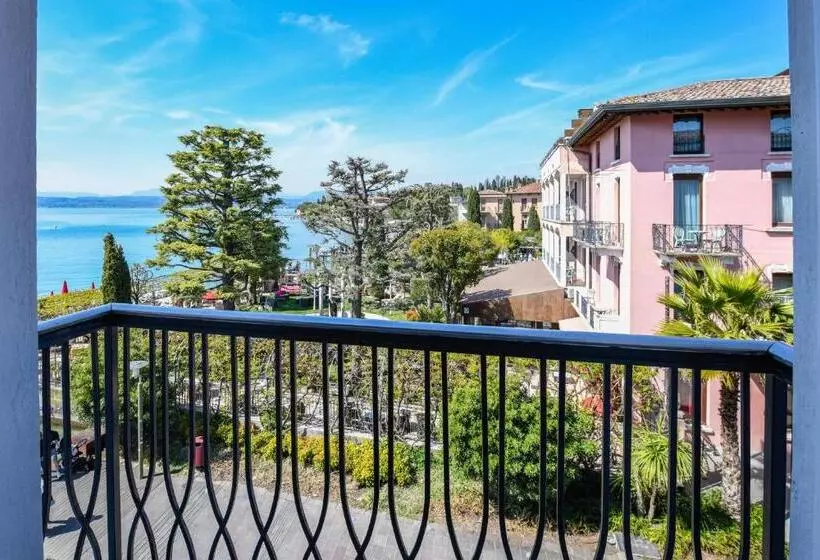 Standard-huone, Flaminia