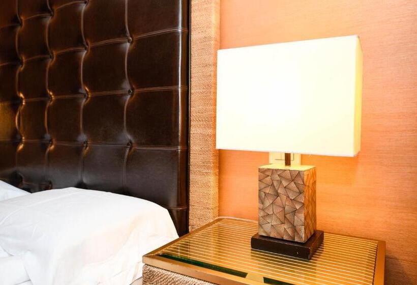 חדר סטנדרט לשלושה, Flaminia