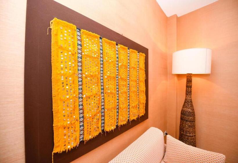 חדר סטנדרט לשלושה, Flaminia