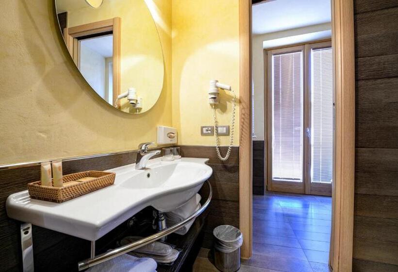 חדר סטנדרט לארבעה, Flaminia