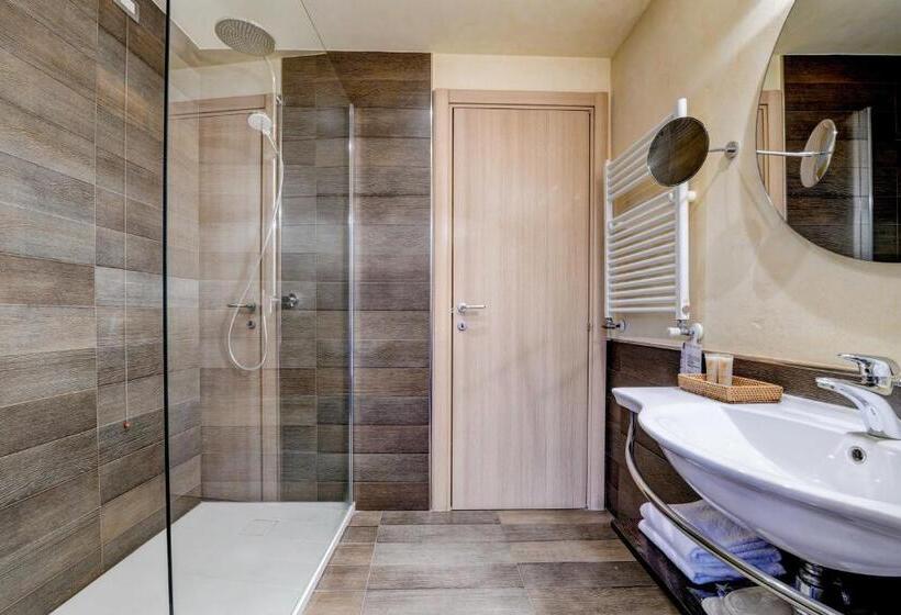 חדר סטנדרט לארבעה, Flaminia