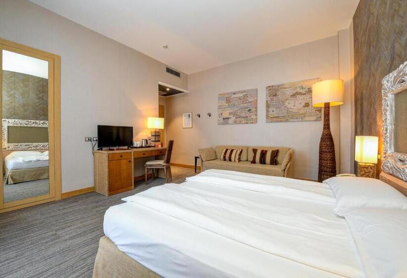 חדר סטנדרט לארבעה, Flaminia