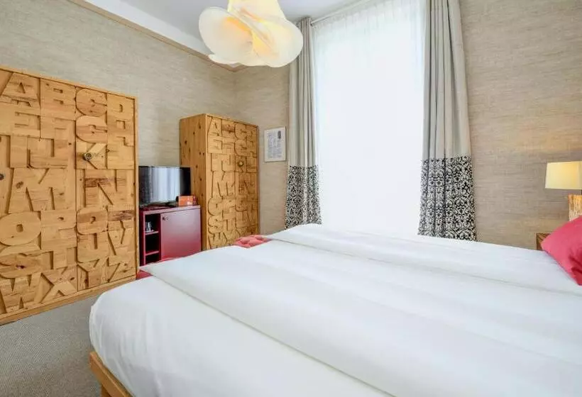Deluxe-huone Järvinäkymä, Flaminia