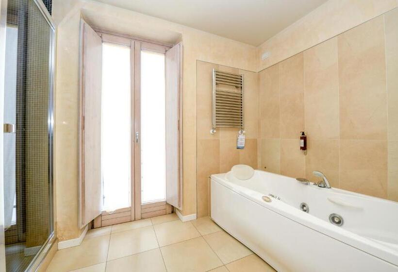 סוויטת ג'וניור נוף לאגם, Flaminia