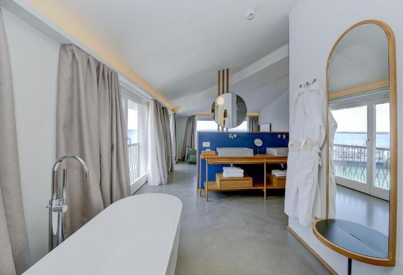 סוויטת ג'וניור נוף לאגם, Flaminia