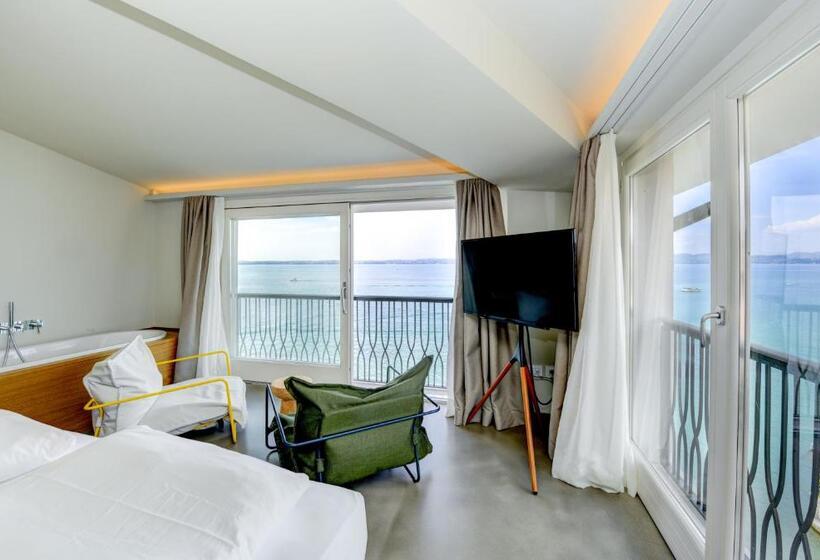 סוויטת ג'וניור נוף לאגם, Flaminia