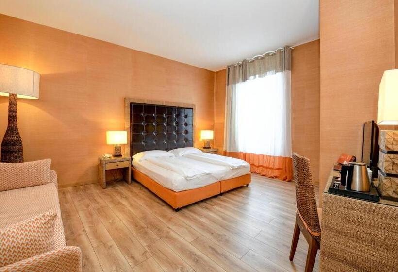 חדר סטנדרט לשלושה, Flaminia