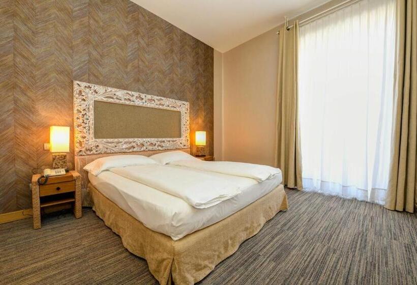 חדר סטנדרט לארבעה, Flaminia