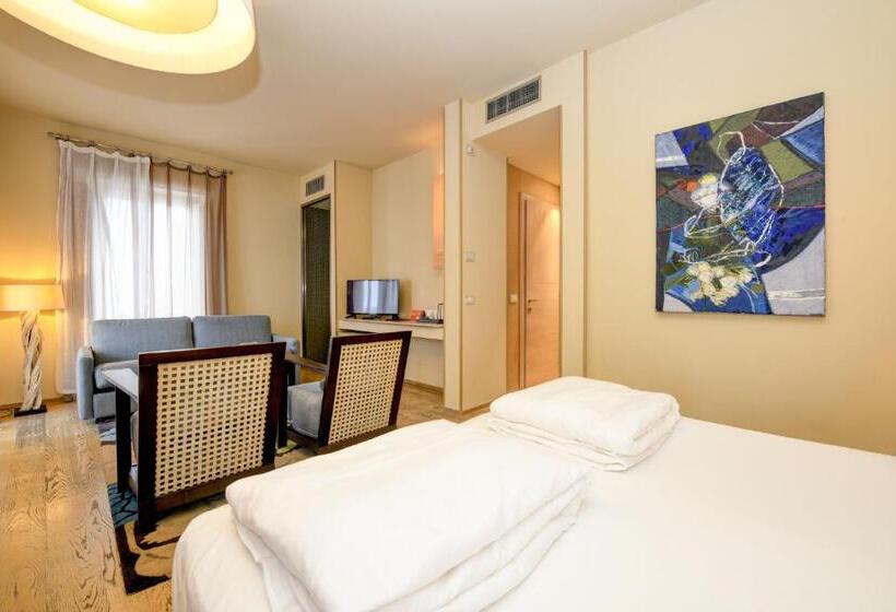 חדר סטנדרט לארבעה, Flaminia