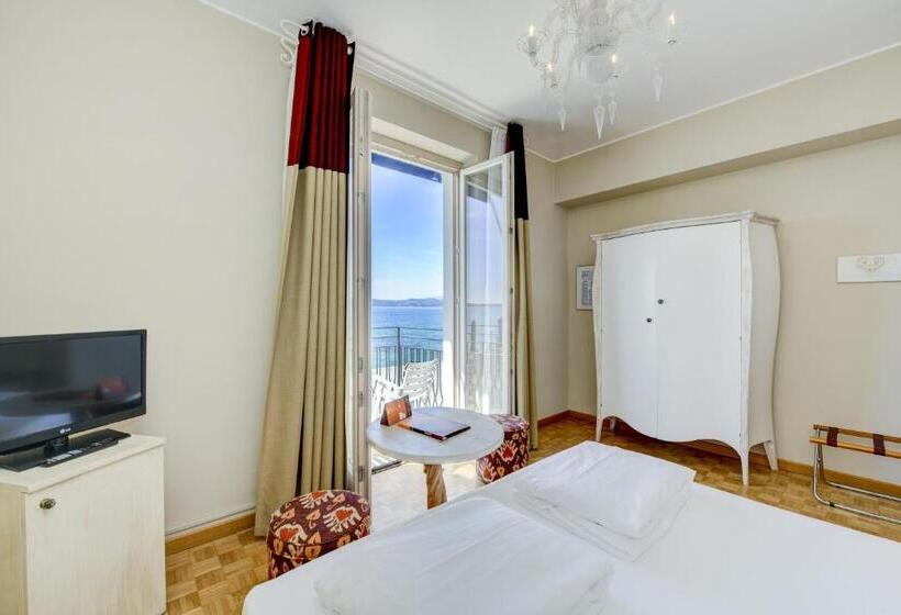 חדר דלוקס נוף לאגם, Flaminia